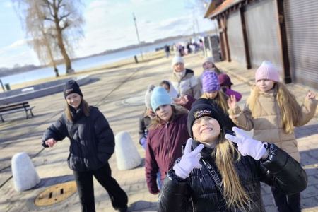 galeria.zdjec_.zimowiska.dla_.dzieci.nad_.jeziorem.2026.bialy_167