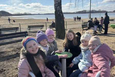 galeria.zdjec_.zimowiska.dla_.dzieci.nad_.jeziorem.2026.bialy_181