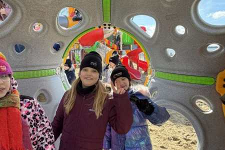 galeria.zdjec_.zimowiska.dla_.dzieci.nad_.jeziorem.2026.bialy_212