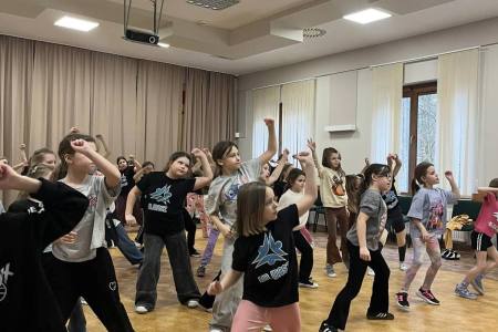 galeria.zdjec_.zimowiska.dla_.dzieci.nad_.jeziorem.2026.bialy_91