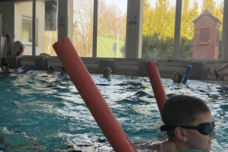 1_galeria.zdjec_.zimowiska.dla_.dzieci.nad_.jeziorem.2026_176