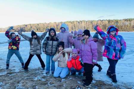 galeria.zdjec_.zimowiska.dla_.dzieci.nad_.jeziorem.2026_268