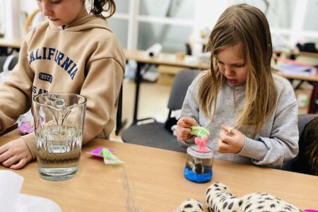 galeria.zdjec_.zimowiska.dla_.dzieci.nad_.jeziorem.2026_295