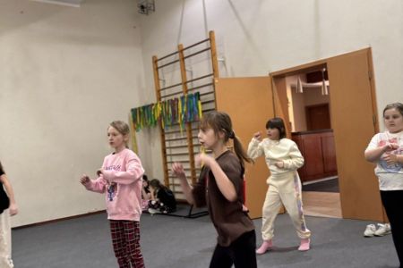 galeria.zdjec_.zimowiska.dla_.dzieci.w.gorach.2026.lezeczki.jezioro_22