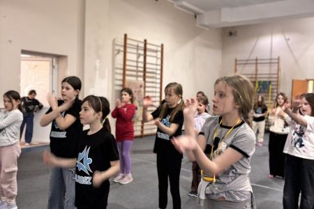 galeria.zdjec_.zimowiska.dla_.dzieci.w.gorach.2026.lezeczki.jezioro_31