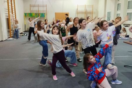 galeria.zdjec_.zimowiska.dla_.dzieci.w.gorach.2026.lezeczki.jezioro_46