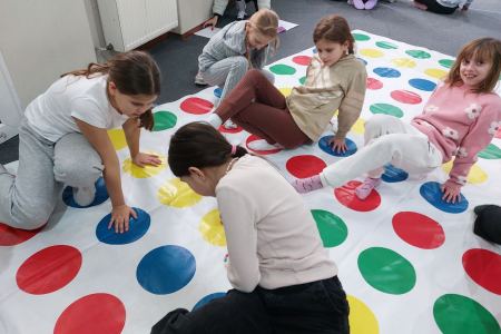 galeria.zdjec_.zimowiska.dla_.dzieci.w.gorach.2026.lezeczki_33